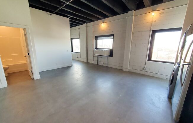 1 bed, 1 bath, 591 sqft, $1,105, Unit A306