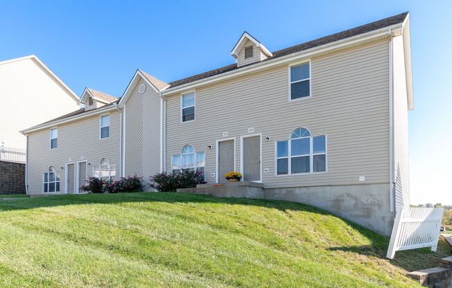 Spacious Two Bedroom Townhome in Platte City