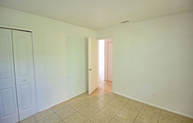 2 beds, 1 bath, $1,195