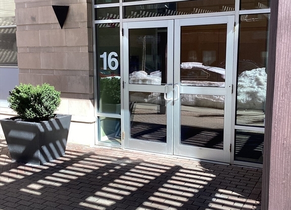 2 beds, 1 bath, 944 sqft, $4,600, Unit 605