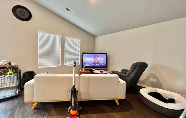 Stunning 3 Bed 2 Bath Ranch Home!