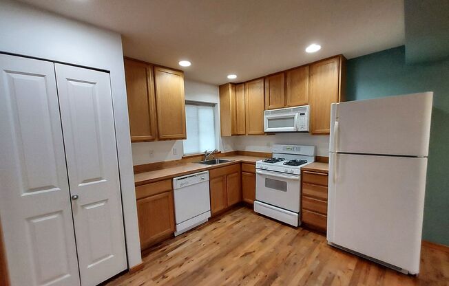 2 beds, 1.5 baths, $2,400