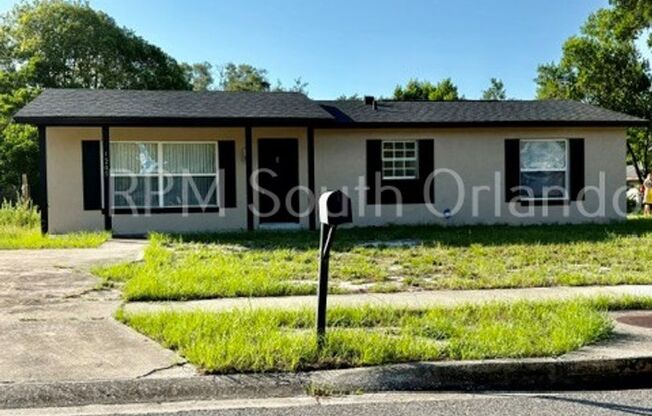 Charming 3-bedroom, 2-bathroom home Located in a well-established neighborhood in Ocoee