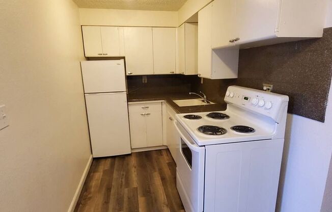 1 bed, 1 bath, $900, Unit 601 S. Division #06