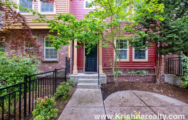 Orenco Gardens Townhome: 2BD, 2.5BA, 2-Car Garage | Near Nike & MAX