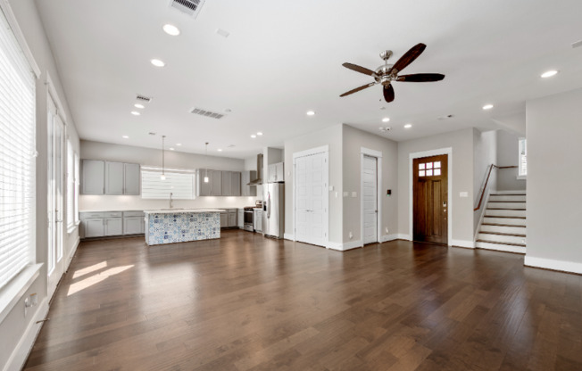 6015 YALE GDN LN