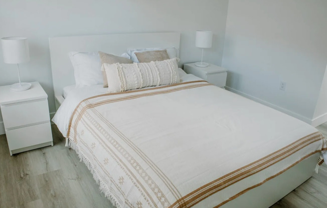 Fully Furnished Studio Apartment!