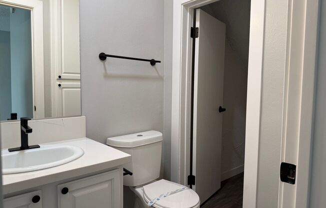 2 beds, 1.5 baths, 1,055 sqft, $3,095, Unit R085