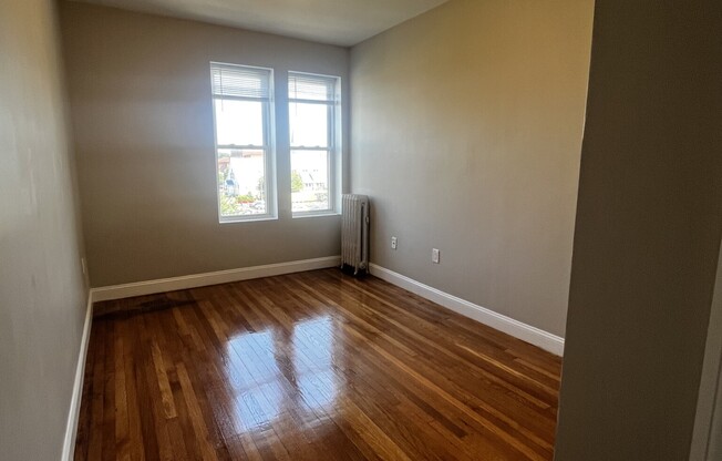 4 beds, 1 bath, $3,750, Unit 5