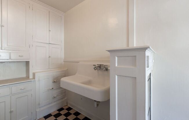 Studio, 1 bath, 450 sqft, $925, Unit 20-203