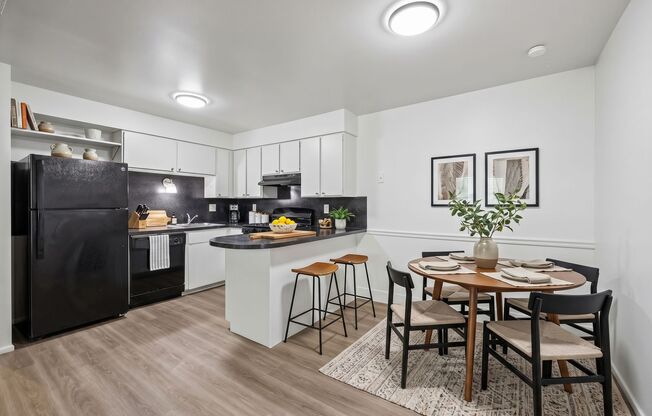 3 beds, 1.5 baths, 950 sqft, $1,385, Unit 104