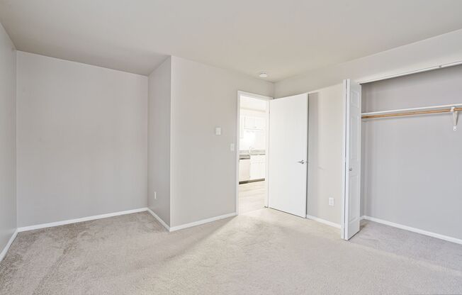 2 beds, 1 bath, 800 sqft, $1,099, Unit 855 - 11