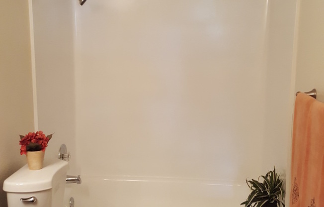2 beds, 1 bath, 969 sqft, $1,565, Unit 121