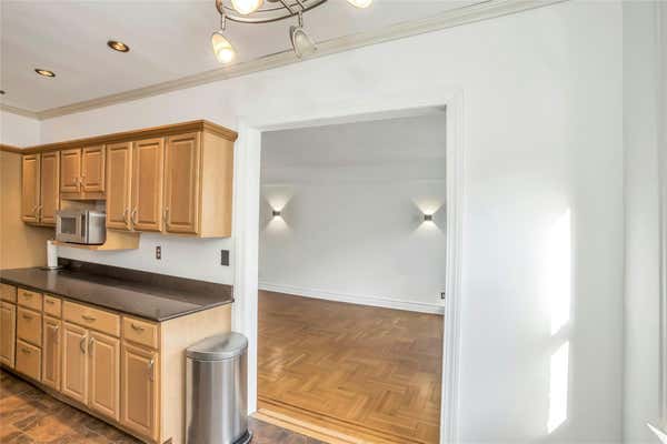 1 bed, 1 bath, $2,500, Unit D4