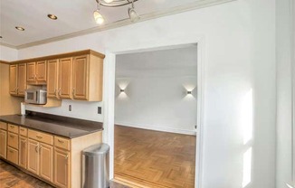 1 bed, 1 bath, $2,500, Unit D4