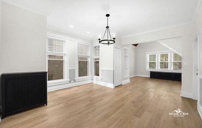 Modern Updated Victorian Duplex 3-Plus Bedroom Apartment in Oak Park