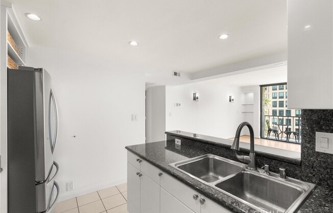 2 beds, 2 baths, 1,037 sqft, $4,400, Unit 912
