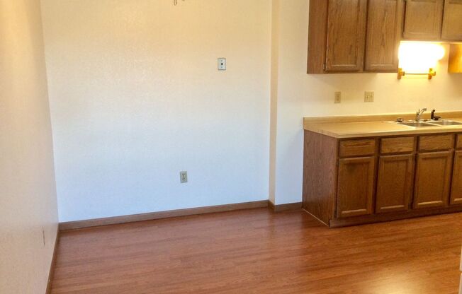 1 bed, 1 bath, 750 sqft, $895, Unit 720