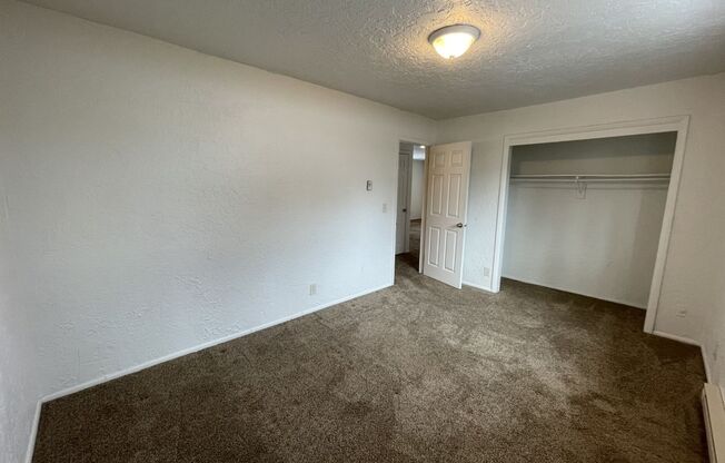 2 beds, 1 bath, 700 sqft, $950