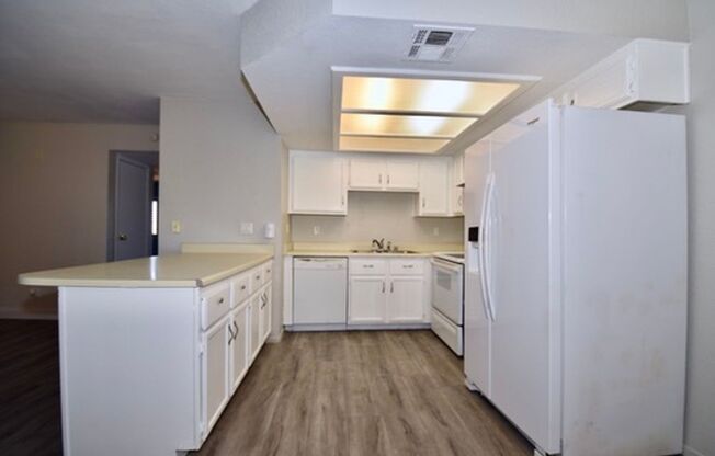 2 beds, 2 baths, $1,500, Unit # 202