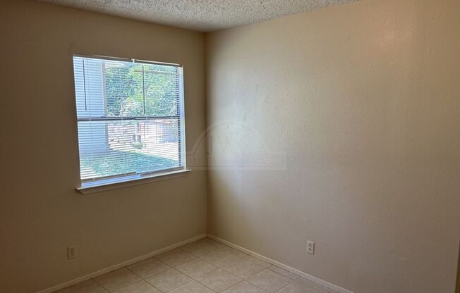 2 beds, 1.5 baths, $895, Unit 4105 Water St Unit A