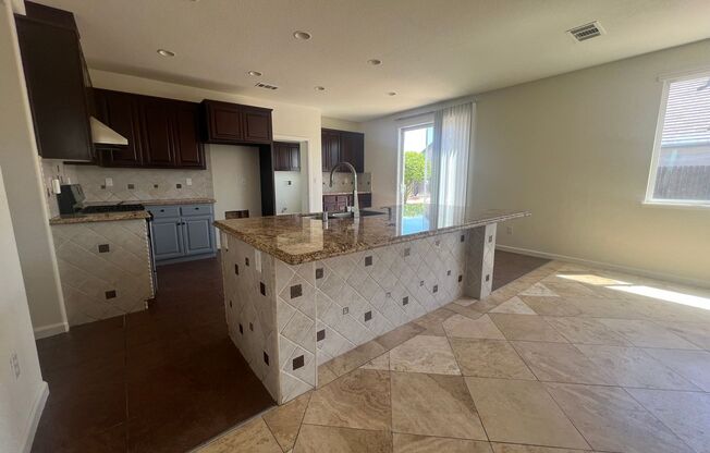 Rare DR Horton 4-bedroom Oakley rental opportunity!