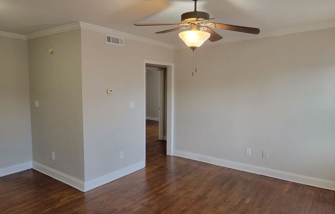 2 beds, 1 bath, $1,360