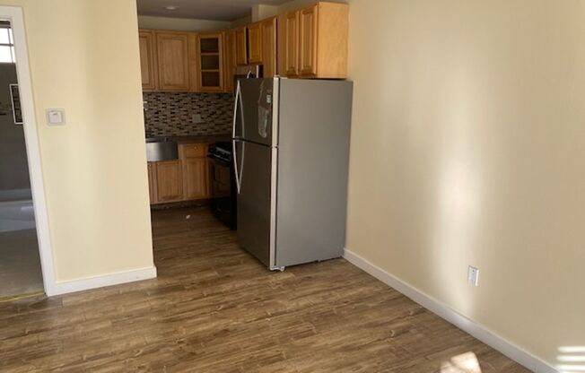 2 beds, 1 bath, 700 sqft, $2,295, Unit H1