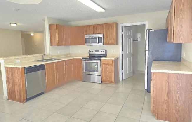 618 WINDROSE DR