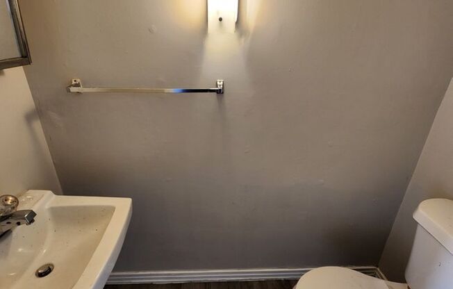 2 beds, 1.5 baths, 904 sqft, $775, Unit 101 Ellis Drive D