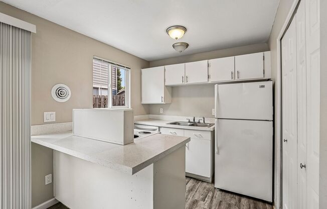 2 beds, 1 bath, 800 sqft, $1,295, Unit 431-01-17