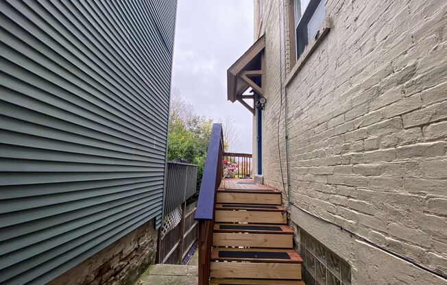 6 Bed/2.5 Bath Mins. From UC $750/pp ($4,500/mo)!