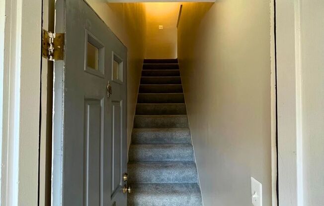 Charming 2BR, 1BA Townhouse-Style Condo in Arlington