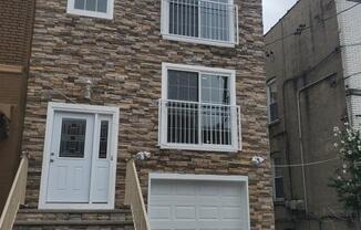 206 WOODWARD ST