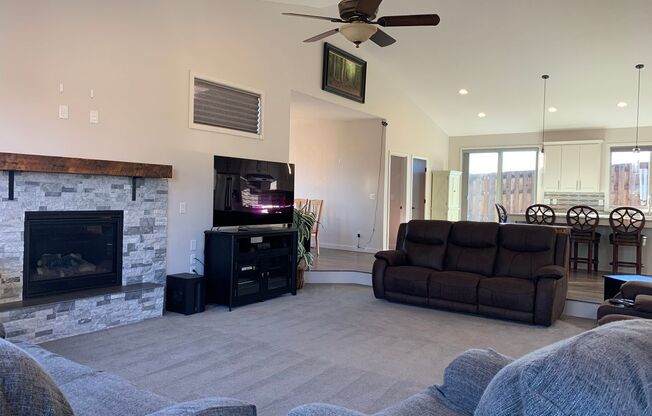 Beautiful Newly Custom Built Home! Vaulted Ceilings! Partially Furnished! Open Floor Plan!