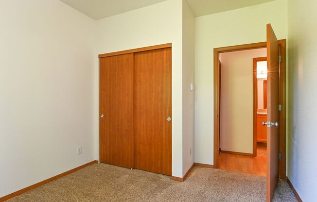 3 beds, 2 baths, $2,400, Unit 201