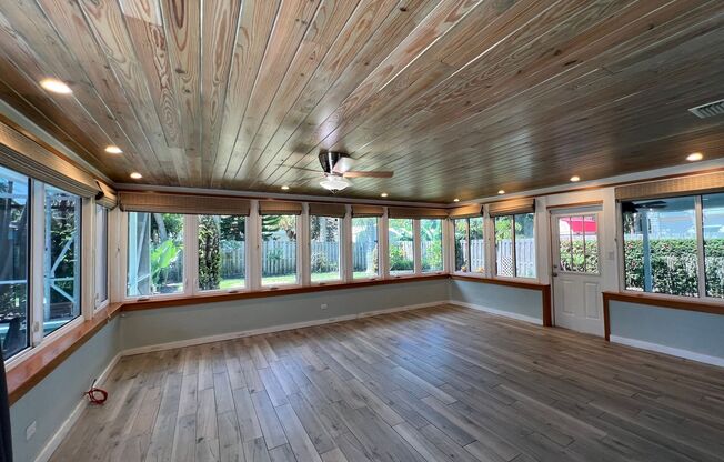 Spacious 3 Bedroom 2 Bath with Pool 2 Blocks from the Beach