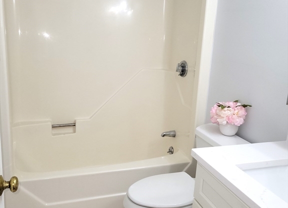 1 bed, 1 bath, 844 sqft, $2,400, Unit 207