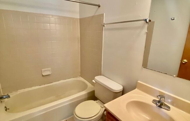 3 beds, 1 bath, $1,550, Unit 5