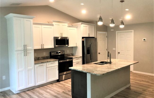 Weeki Wachee 4BR/2BA Home For Rent!