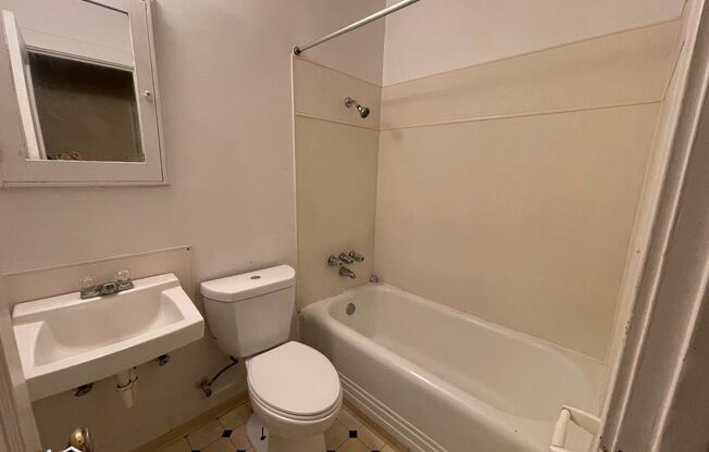 1 bed, 1 bath, $650, Unit 01