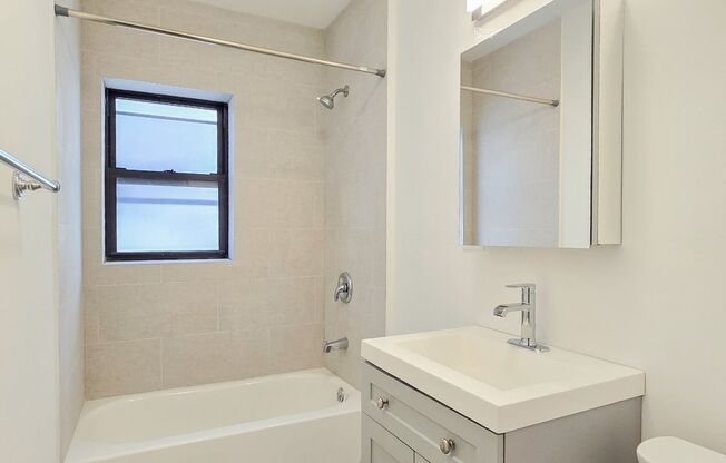 Studio, 1 bath, 520 sqft, $2,100, Unit 638-52