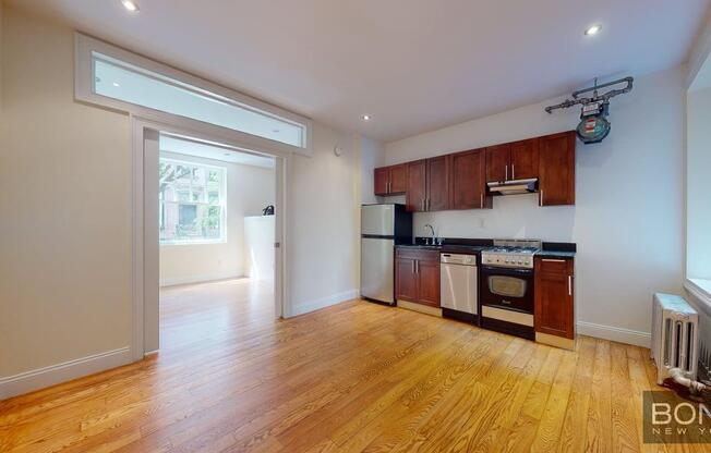 207 209 W 11 ST