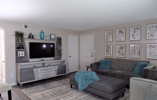 2 beds, 1 bath, 970 sqft, $1,192, Unit 126201
