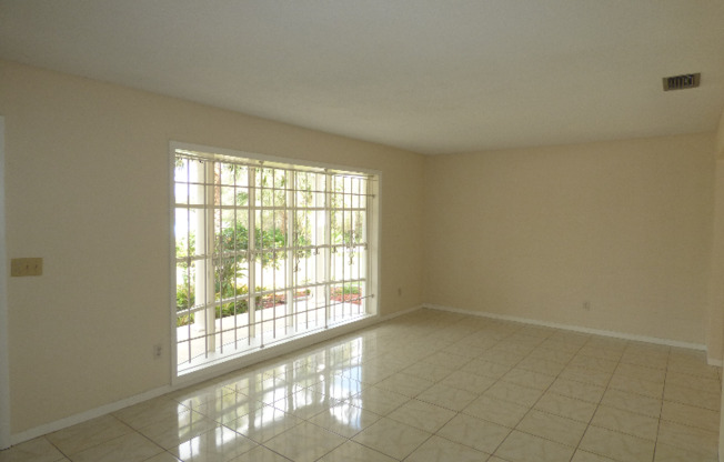 880 E LEHIGH DR