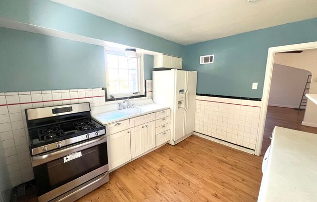 2 beds, 1 bath, $1,299