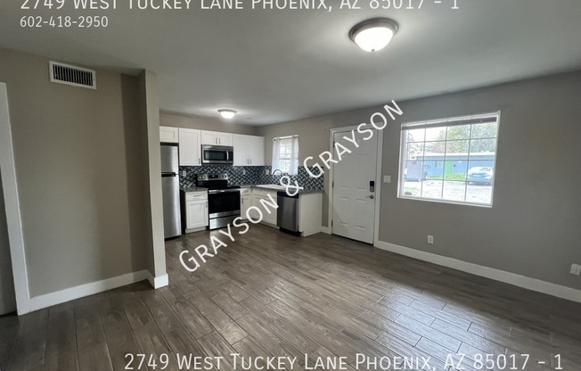 2749 W TUCKEY LN