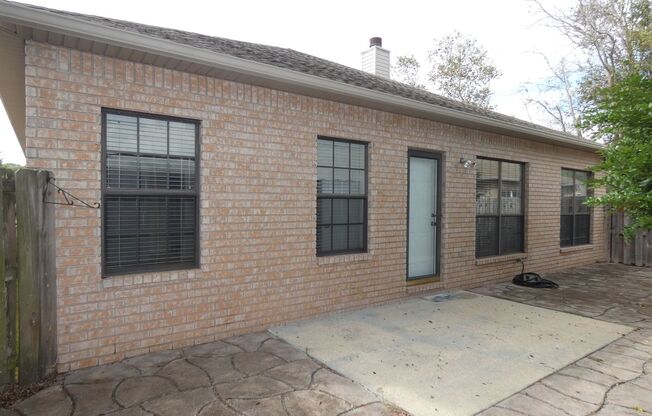 3 beds, 2 baths, $2,500