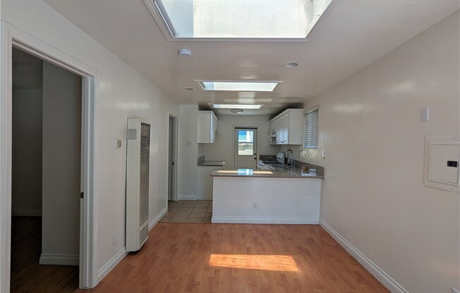 712 VERNON AVE