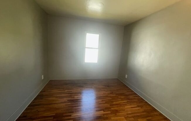 2 beds, 1 bath, $1,037